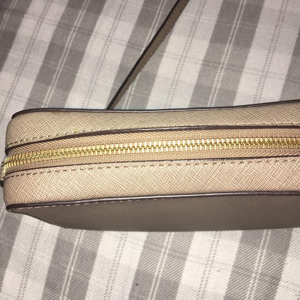 Michael Kors crossbody purse - Picture 4 of 6